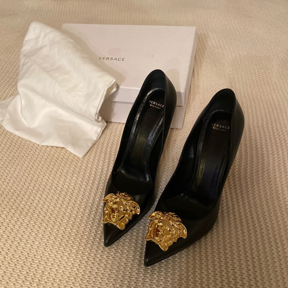 Versace Palazzo Pumps